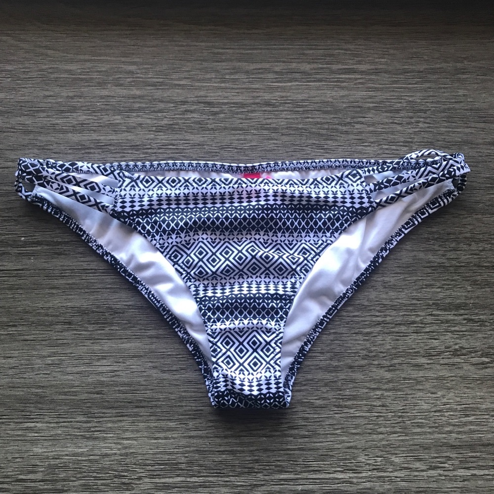 B&W Tribal Criss Cross Side VS Bikini Bottoms